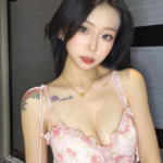 陈X妮-[39P-4V-642MB]-死宅屋